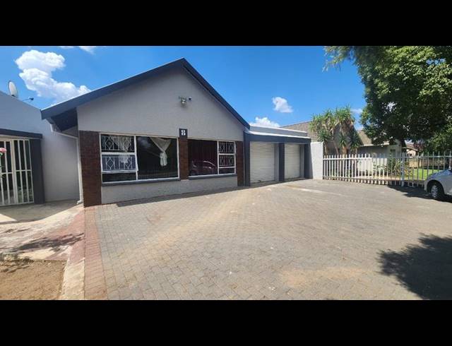3 BEDROOM HOUSE FOR SALE IN BRACKENHURST